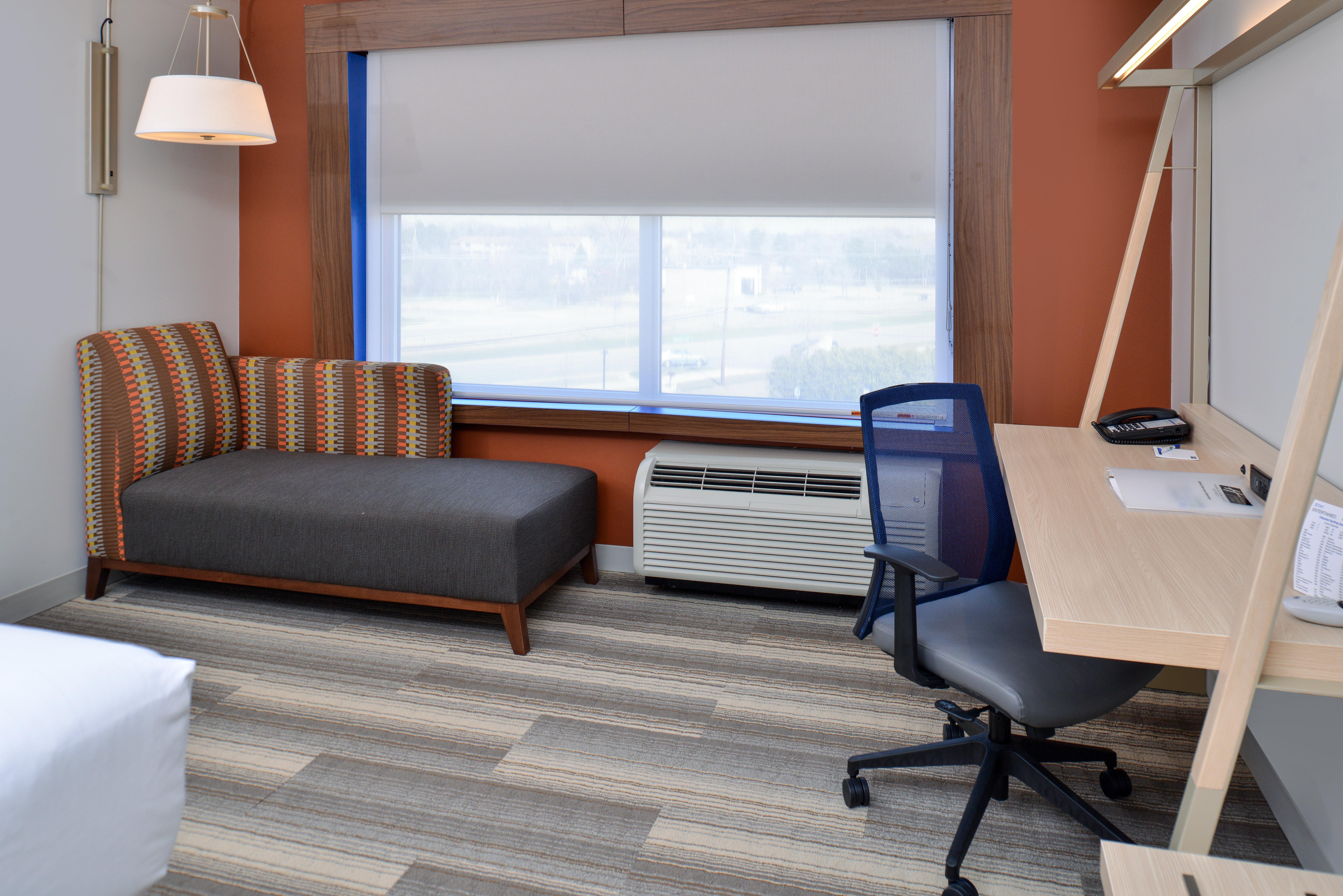Holiday Inn Express & Suites - Brighton South - Us 23 By Ihg Eksteriør billede