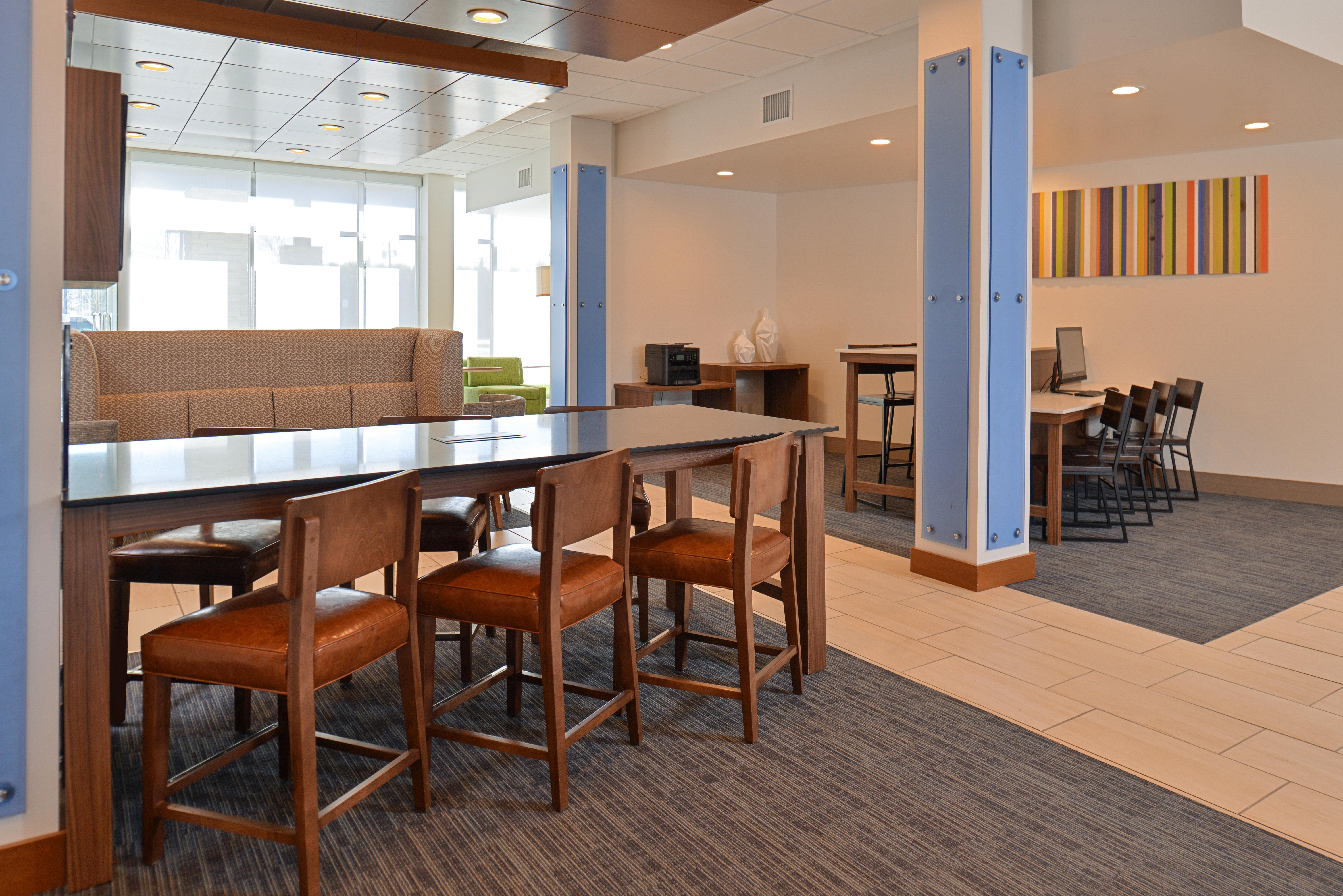 Holiday Inn Express & Suites - Brighton South - Us 23 By Ihg Eksteriør billede